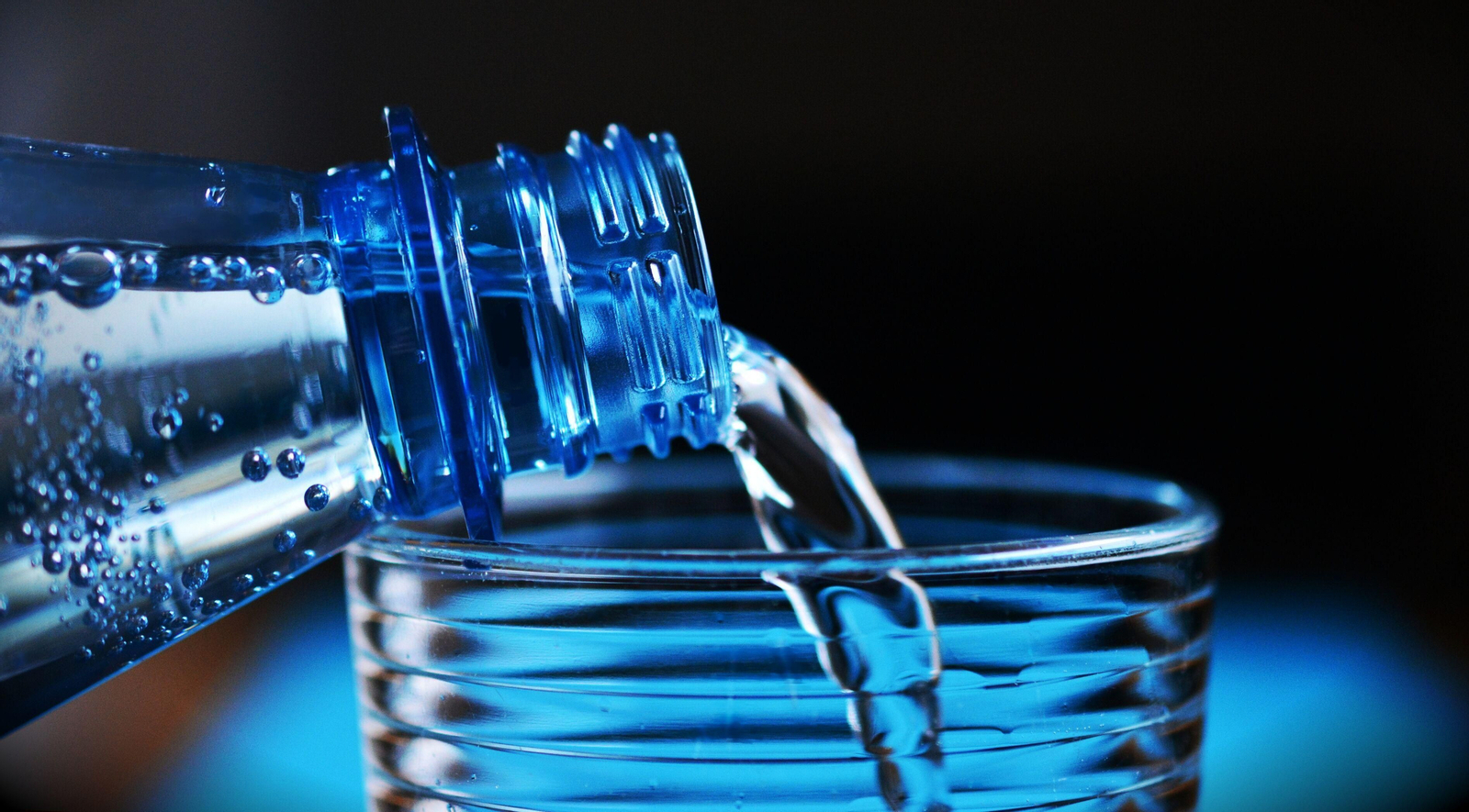 Agua embotellada o agua osmotizada: ¿cuál es mejor y por qué?