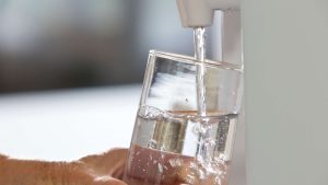 Blog 1 La sostenibilidad y el impacto medioambiental de las fuentes de agua filtrada y dispensadores